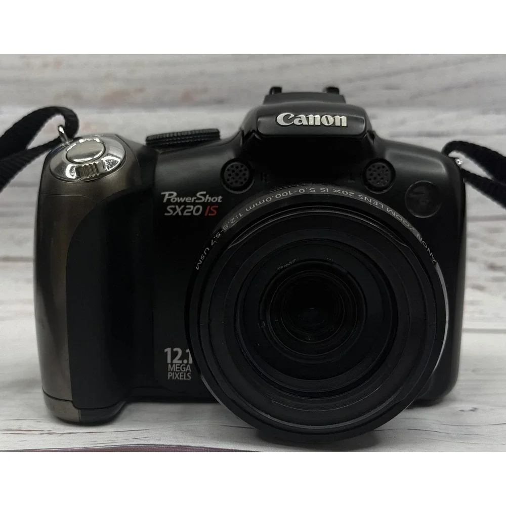Canon PowerShot SX20 IS 12.1MP Digital Camera 20x Optical Zoom Black Bundle